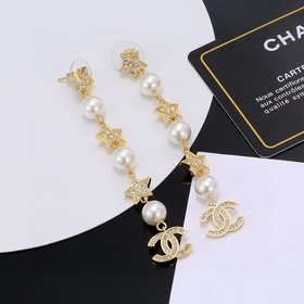 Chanel маленькие серьги с бриллиантами в форме пятиконечной звезд