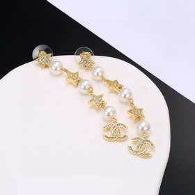 Chanel маленькие серьги с бриллиантами в форме пятиконечной звезд
