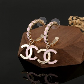 Chanel Классические серьги с двойным C-образным элементом. Эти се