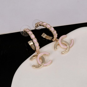 Chanel Классические серьги с двойным C-образным элементом. Эти се