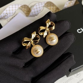 Chanel (бабочка, серьги с жемчужинами) очень красивые, изготовлен