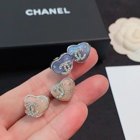 Chanel буква двойное C с бриллиантами, розовый, фиолетовый малень