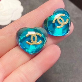 Chanel буквы C в форме сердца, весенне-летние цветные серьги-гвоз
