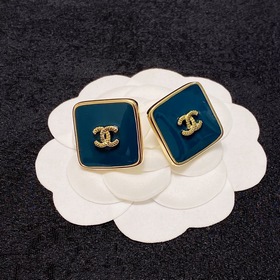Chanel Милый бежево-синий квадратный серьги с двойным C. Эти серь