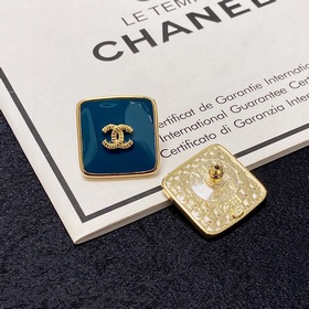 Chanel Милый бежево-синий квадратный серьги с двойным C. Эти серь