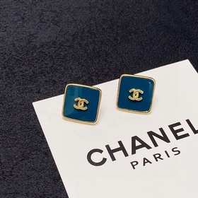 Chanel Милый бежево-синий квадратный серьги с двойным C. Эти серь