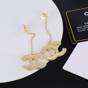 Chanel Серьги-гвоздики Популярная модель! Самая высококачественна