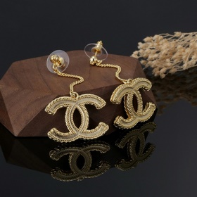 Chanel Серьги-гвоздики Популярная модель! Самая высококачественна