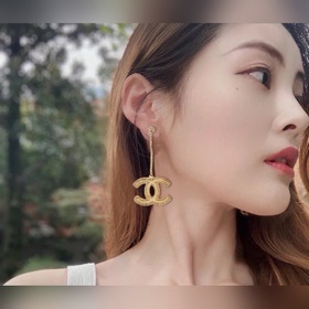 Chanel Серьги-гвоздики Популярная модель! Самая высококачественна