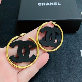 Chanel маленькие серьги с двойным C из простого черного и белого 