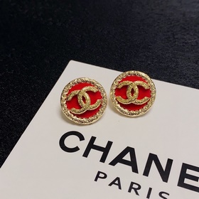 Chanel маленькие винтажные серьги-гвоздики красного цвета, средне
