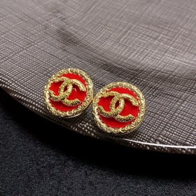 Chanel маленькие винтажные серьги-гвоздики красного цвета, средне