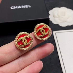Chanel маленькие винтажные серьги-гвоздики красного цвета, средне