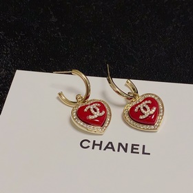 Высококачественные серьги Chanel с двойным C-образным символом в 