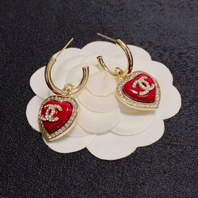 Высококачественные серьги Chanel с двойным C-образным символом в 