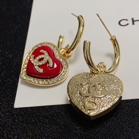 Высококачественные серьги Chanel с двойным C-образным символом в 
