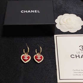 Высококачественные серьги Chanel с двойным C-образным символом в 