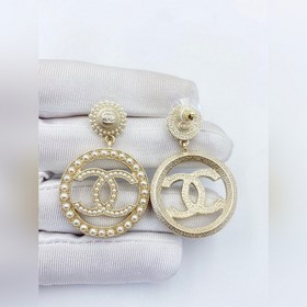 Маленькие серьги Chanel с жемчужинами в стиле летнего свежего бри