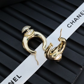 Chanel жемчужно-черные серьги с двойным C из эмали, восхитительны