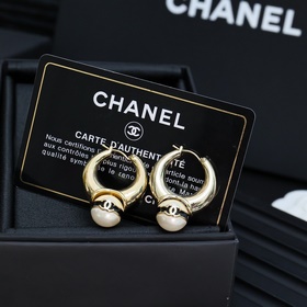 Chanel жемчужно-черные серьги с двойным C из эмали, восхитительны