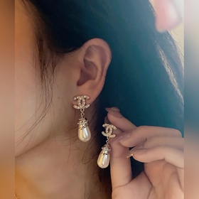 Chanel, новая коллекция раннего лета, серия «Египет», серьги-гвоз