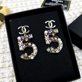 Chanel 5 номер, серьги, изготовленные вручную