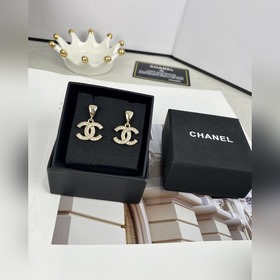 Chanel Простые серьги-гвоздики с подвесками в форме буквы C, полн