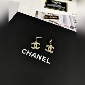 Chanel Простые серьги-гвоздики с подвесками в форме буквы C, полн