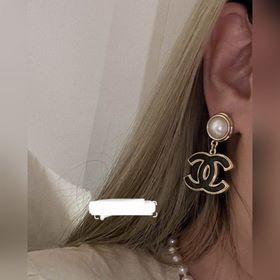 Chanel Черные эмалевые серьги-подвески с буквой C