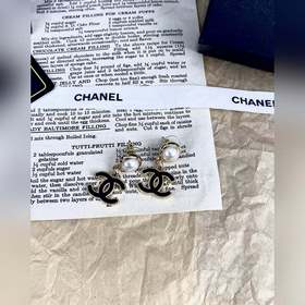 Chanel Черные эмалевые серьги-подвески с буквой C
