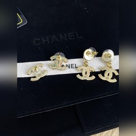Chanel Черные эмалевые серьги-подвески с буквой C