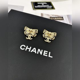 Chanel Серьги с бантиком из прозрачного стекла и бриллиантами