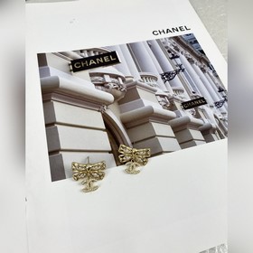 Chanel Серьги с бантиком из прозрачного стекла и бриллиантами