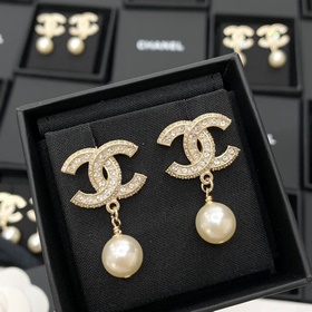 Chanel, новая коллекция ранней осени, серьги с двойным C из золот