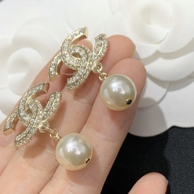 Chanel, новая коллекция ранней осени, серьги с двойным C из золот