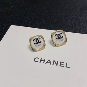 Серьги Chanel. Очень красивые, как в магазине. Изготовлены из лат