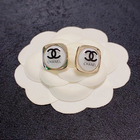 Серьги Chanel. Очень красивые, как в магазине. Изготовлены из лат