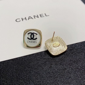 Серьги Chanel. Очень красивые, как в магазине. Изготовлены из лат