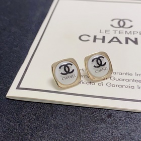 Серьги Chanel. Очень красивые, как в магазине. Изготовлены из лат