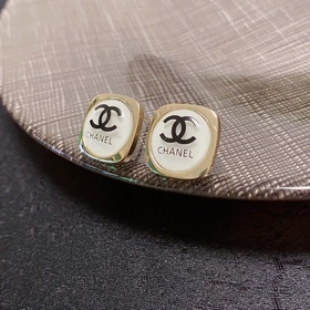 Серьги Chanel. Очень красивые, как в магазине. Изготовлены из лат