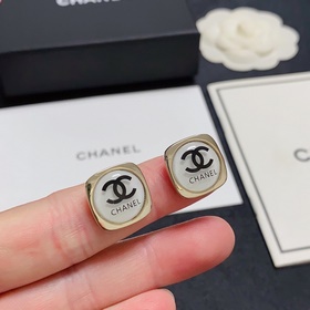 Серьги Chanel. Очень красивые, как в магазине. Изготовлены из лат