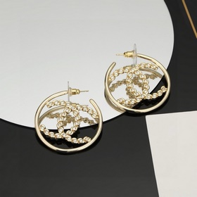 Chanel, популярный аксессуар, серьги-кольца, классическая модель,