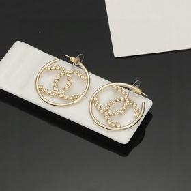 Chanel, популярный аксессуар, серьги-кольца, классическая модель,