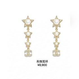 Новинка： серьги-гвоздики Chanel Код p120 Новинка Chanel c4 двойны