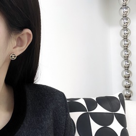 Новинка Серьги-гвоздики Chanel Код p105 Новинка Chanel c1 двойные
