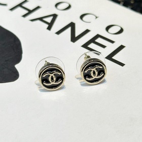 Новинка Серьги-гвоздики Chanel Код p105 Новинка Chanel c1 двойные
