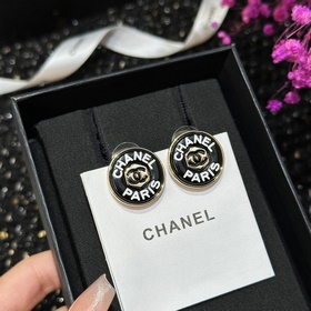 Новинка Серьги-гвоздики Chanel Код p105 Новинка Chanel c1 двойные