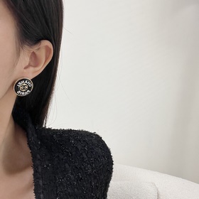Новинка Серьги-гвоздики Chanel Код p105 Новинка Chanel c1 двойные