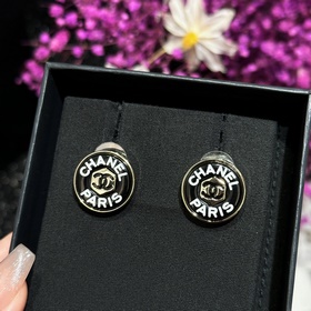 Новинка Серьги-гвоздики Chanel Код p105 Новинка Chanel c1 двойные