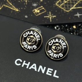 Новинка Серьги-гвоздики Chanel Код p105 Новинка Chanel c1 двойные